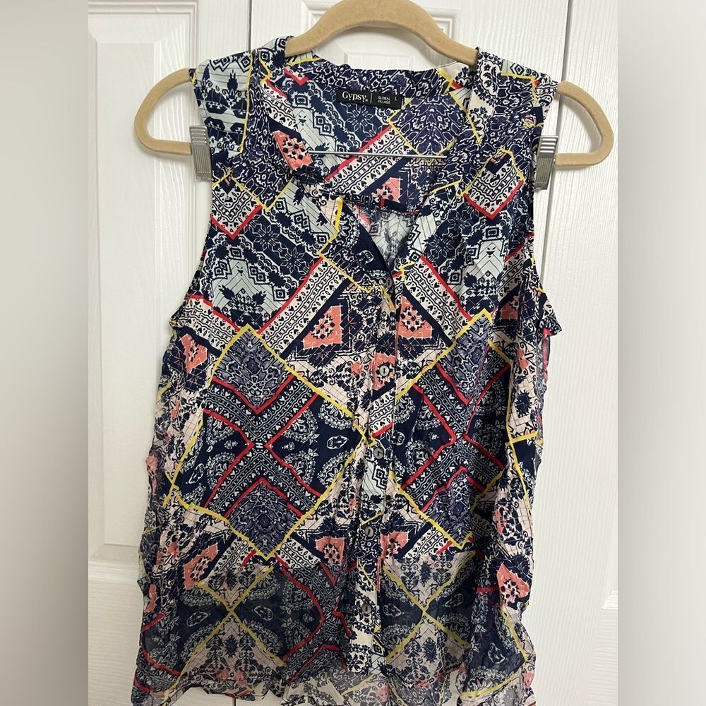 Sleeveless Blouse from Gypsy. Size Large.